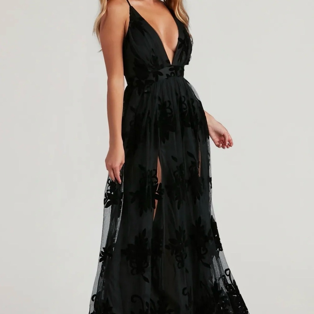 Windsor Black Floral Burnout V-Neck Maxi Dress